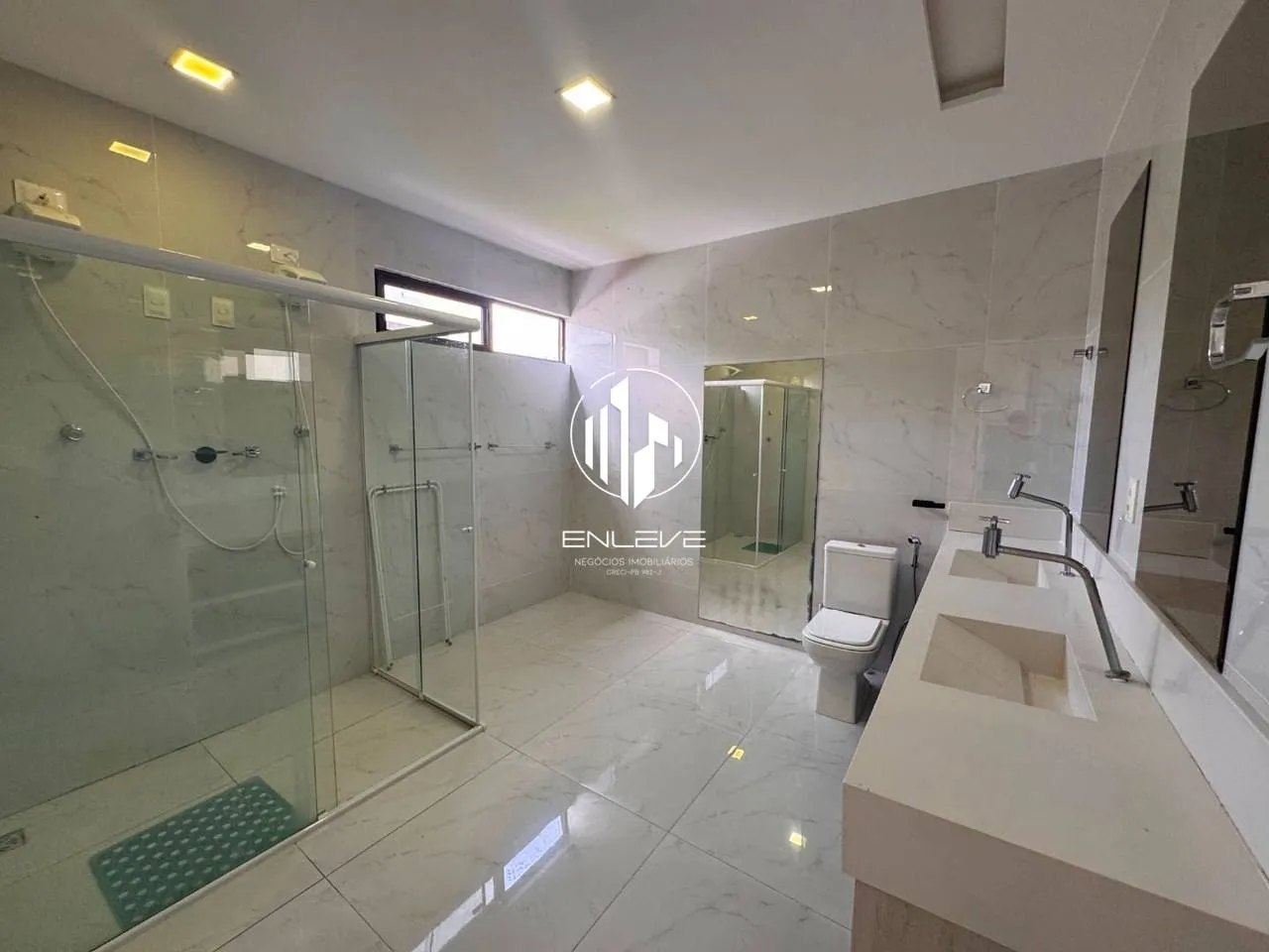 Casa com 4 suítes, 5 banheiros e 600 m² — photo 15