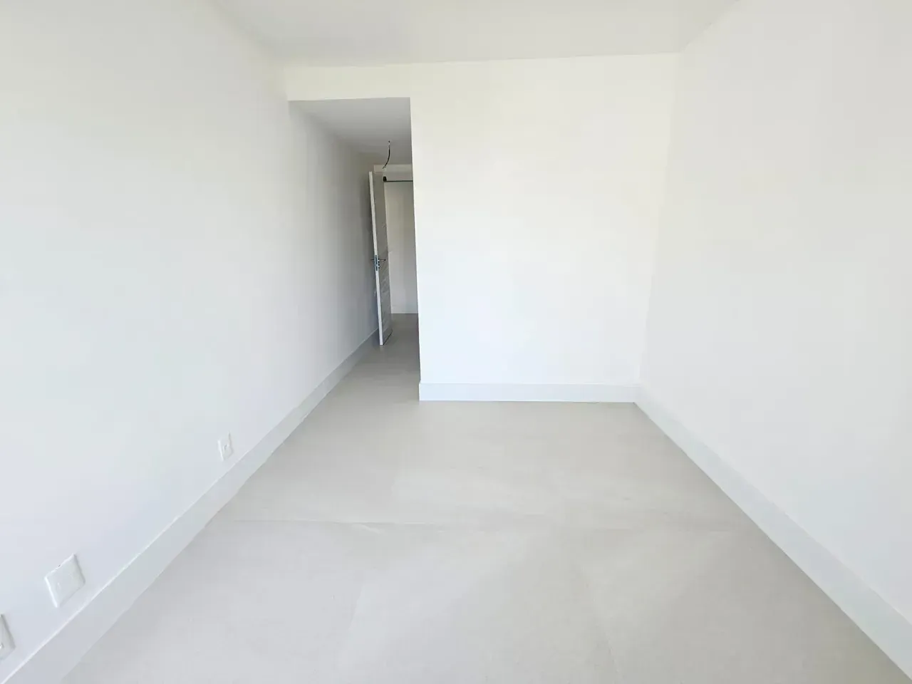 Apartment with open-plan kitchen and 4 bedrooms — photo 18