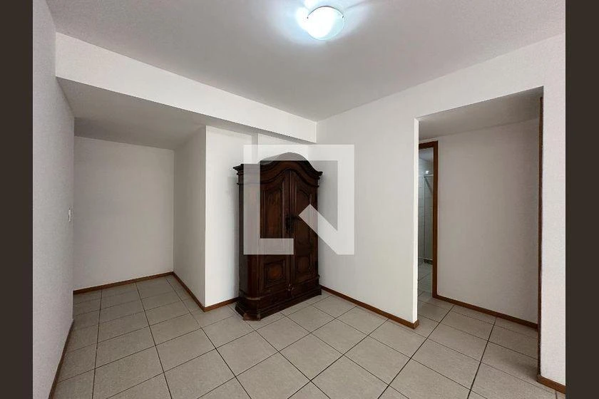3-bedroom apartment in a building with a gym — photo 3