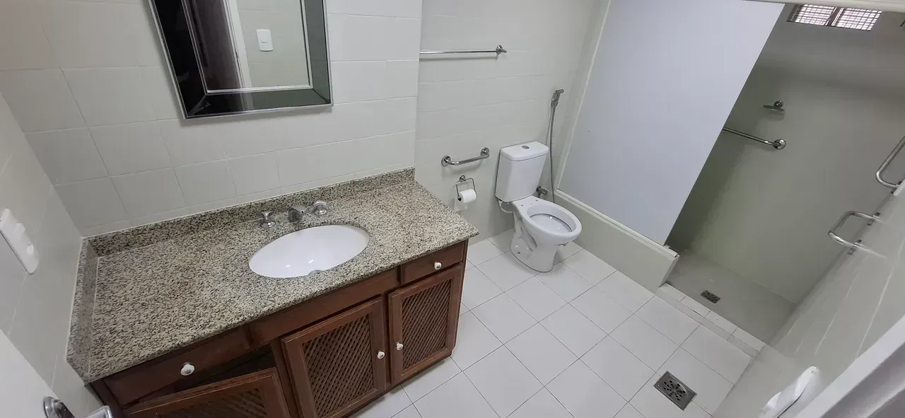 2-bedroom, 2-bath apartment with no parking space — photo 6