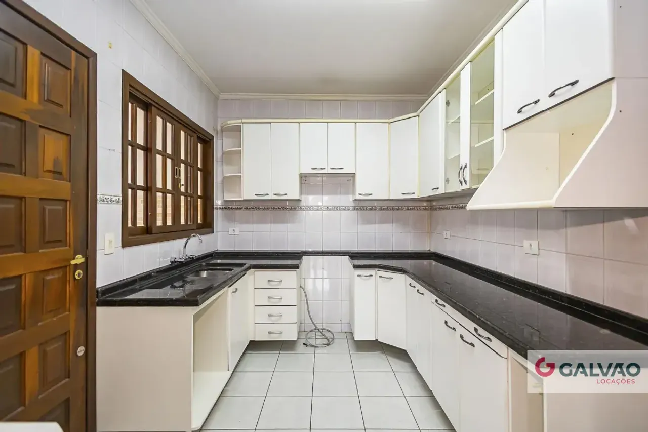 Furnished townhouse of 182 m² with 3 bedrooms and suite — photo 4