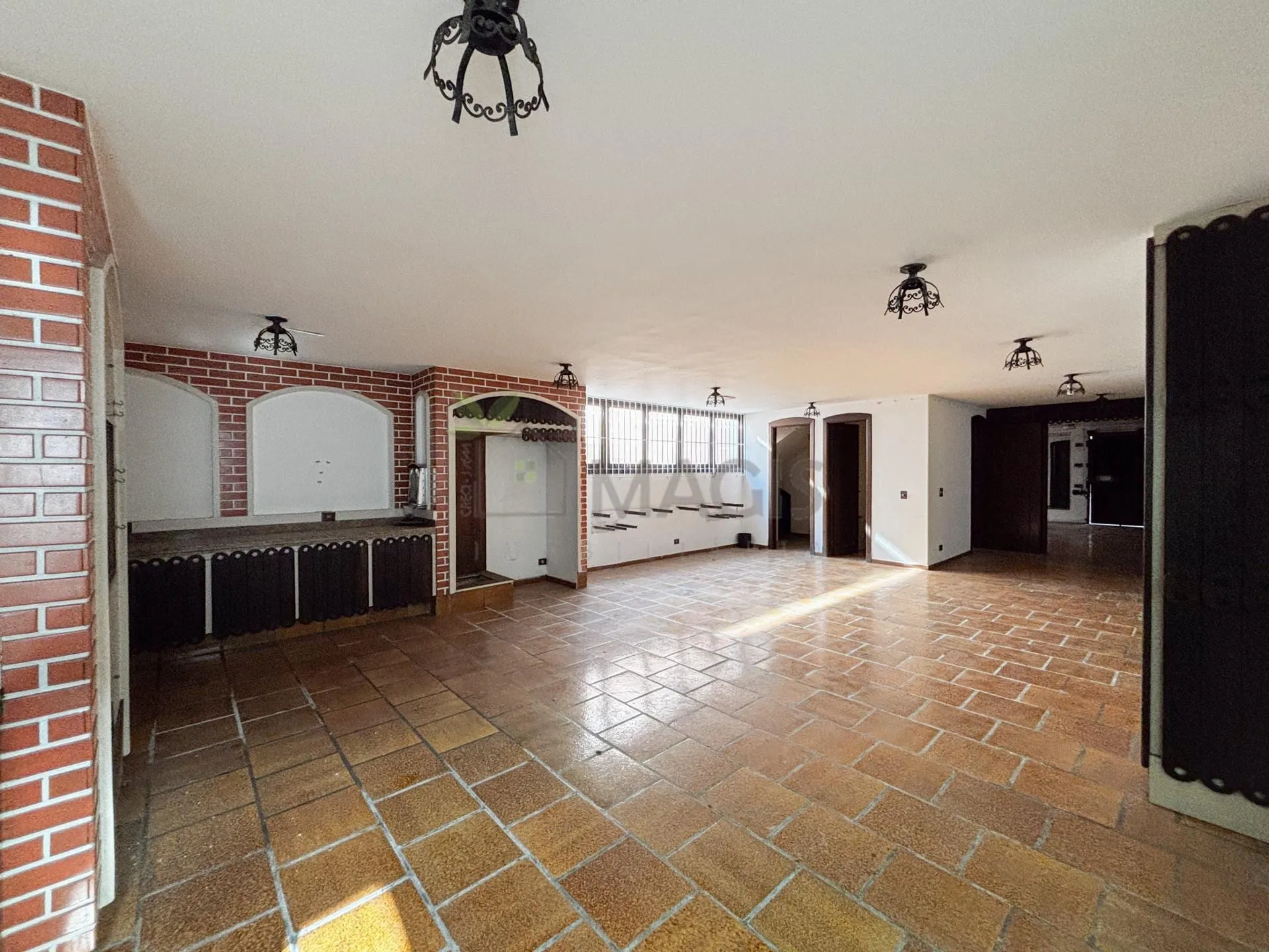 Будинок 604 м² з 4 спальнями та 4 ванними кімнатами — photo 14