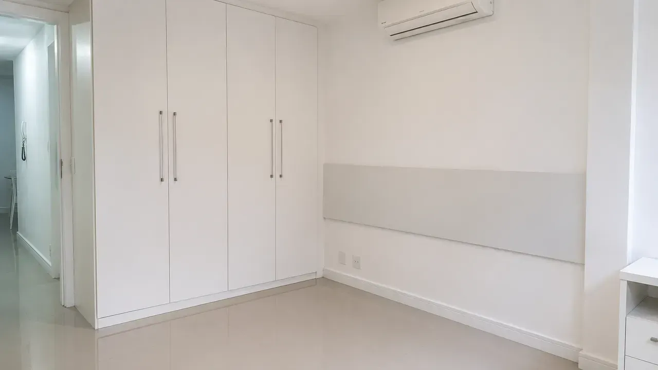33 m² apartment with 1 bedroom and a glass shower — photo 3