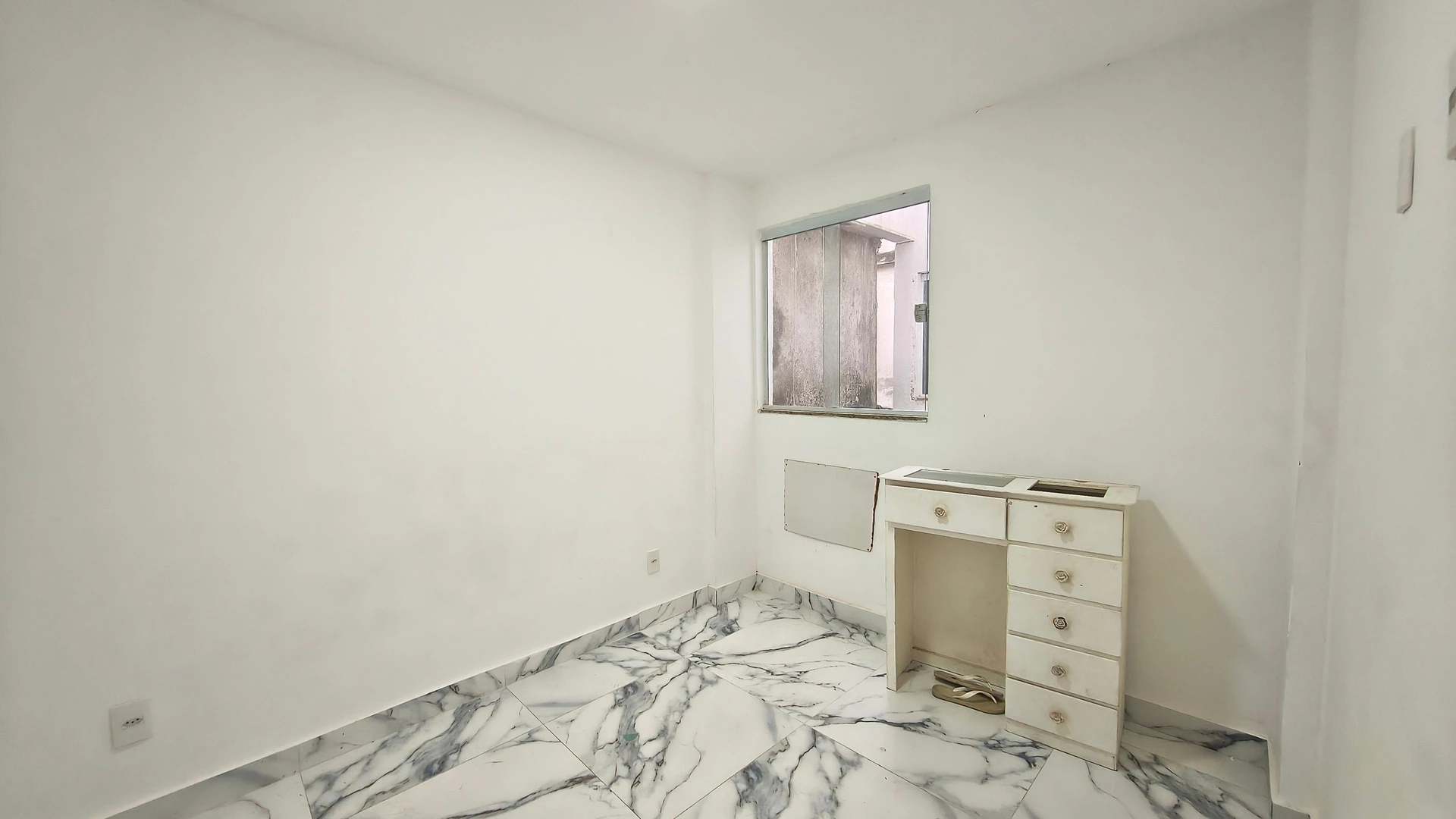 2-bedroom apartment with a glass-enclosed balcony — photo 15