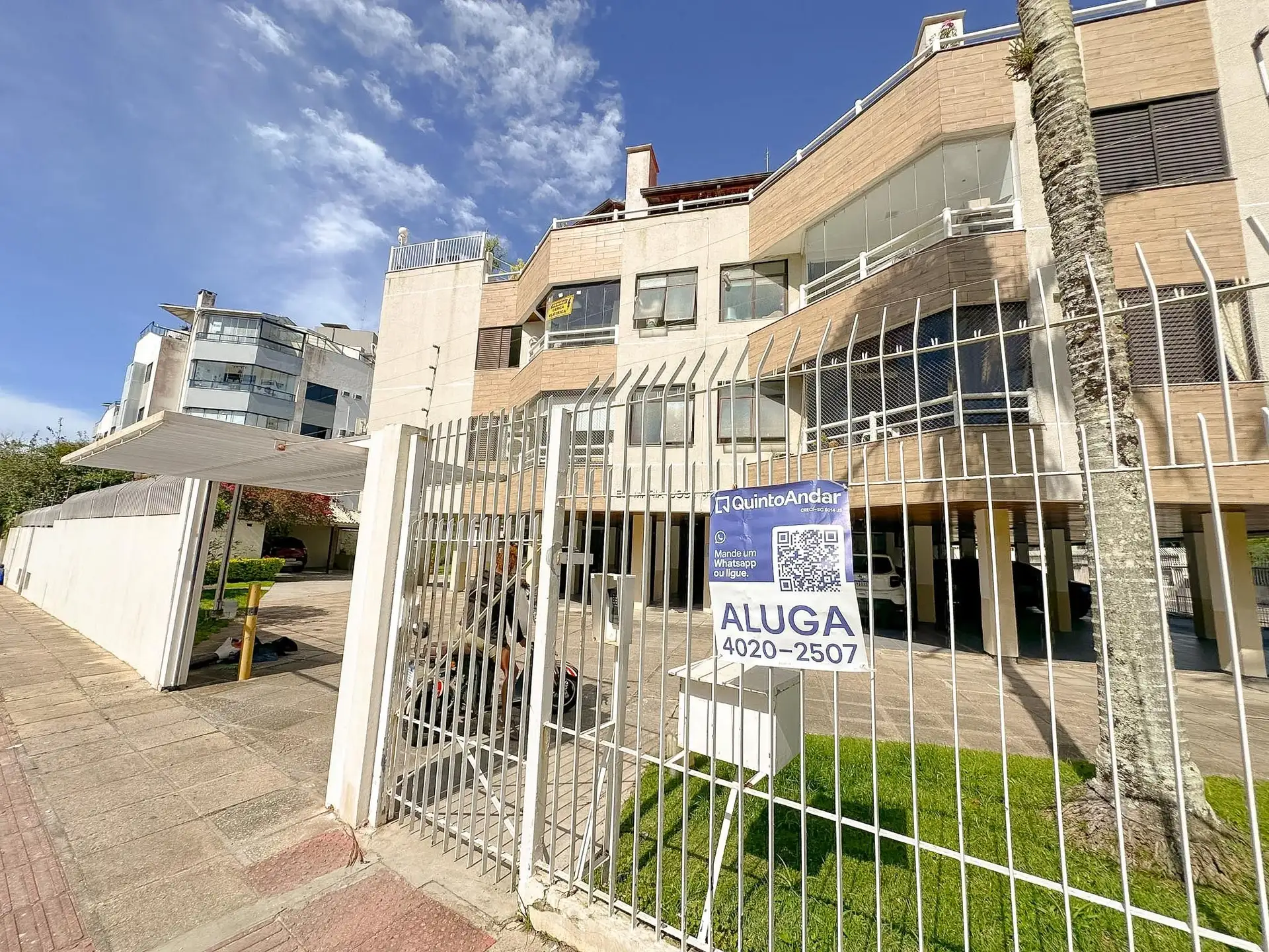 3-bedroom apartment with a grill on the balcony — photo 52