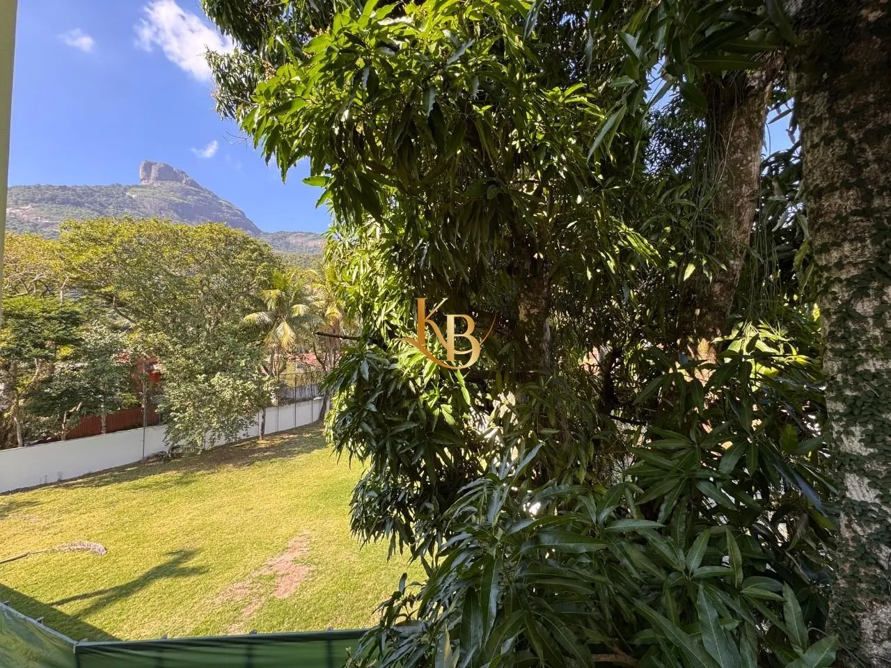 Casa com 5 quartos e área de piscina ao ar livre — photo 36