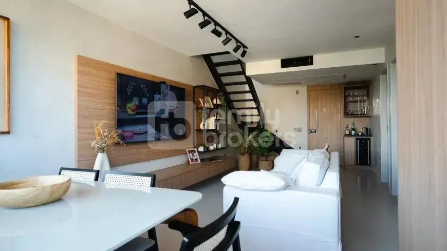 2-bedroom apartment with a glass-enclosed balcony — photo 16