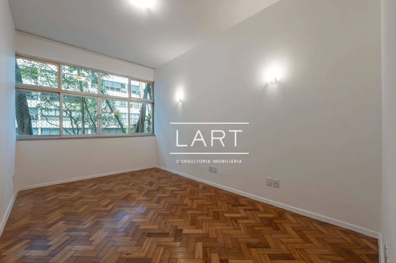 4-bedroom apartment with 5 bathrooms, 210 m² — photo 2