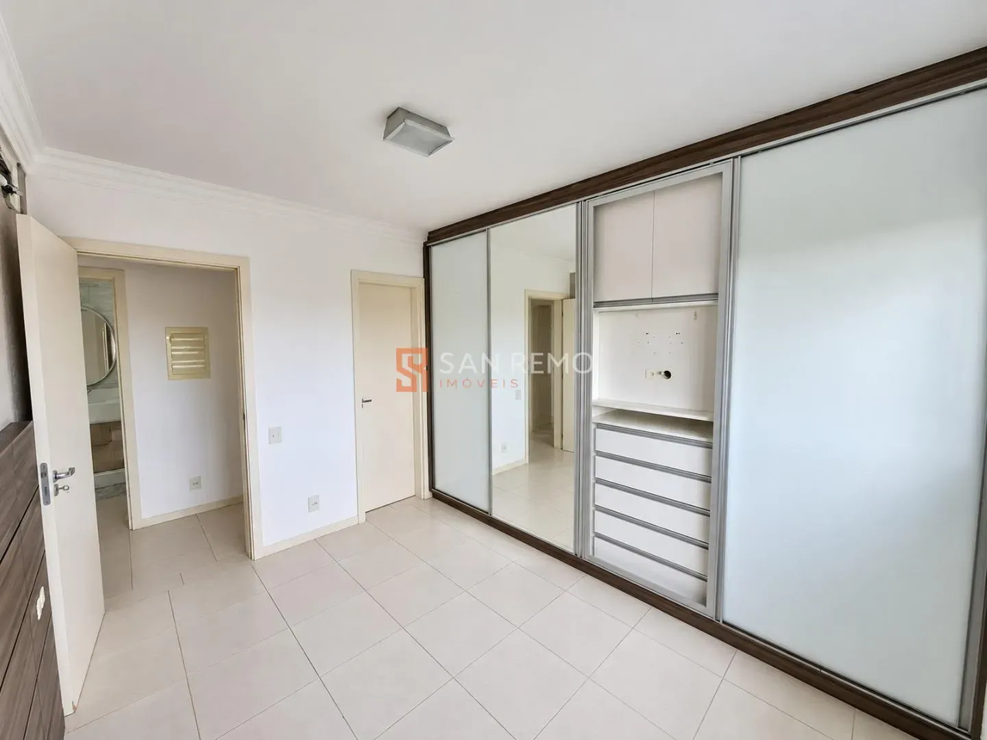 Furnished apartment, 71 m², with a glass-enclosed balcony — photo 25