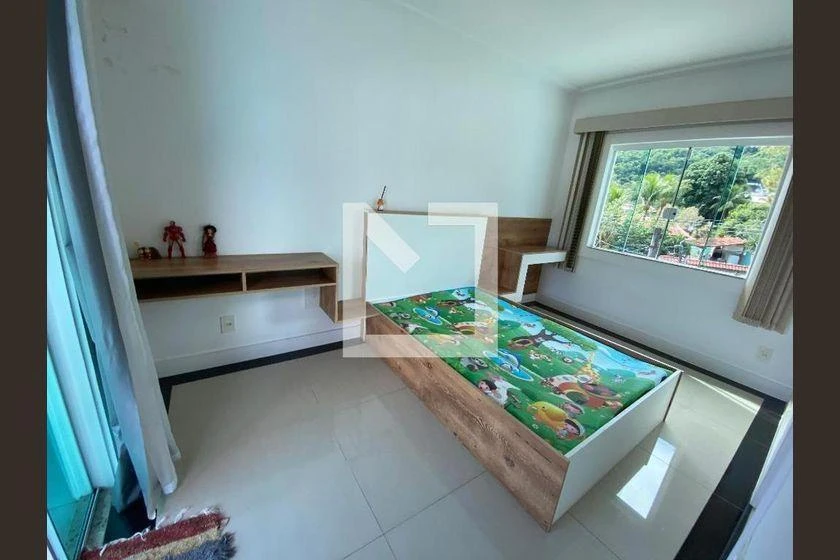 Unfurnished 4-bedroom house with 1000 m² and parking — photo 31