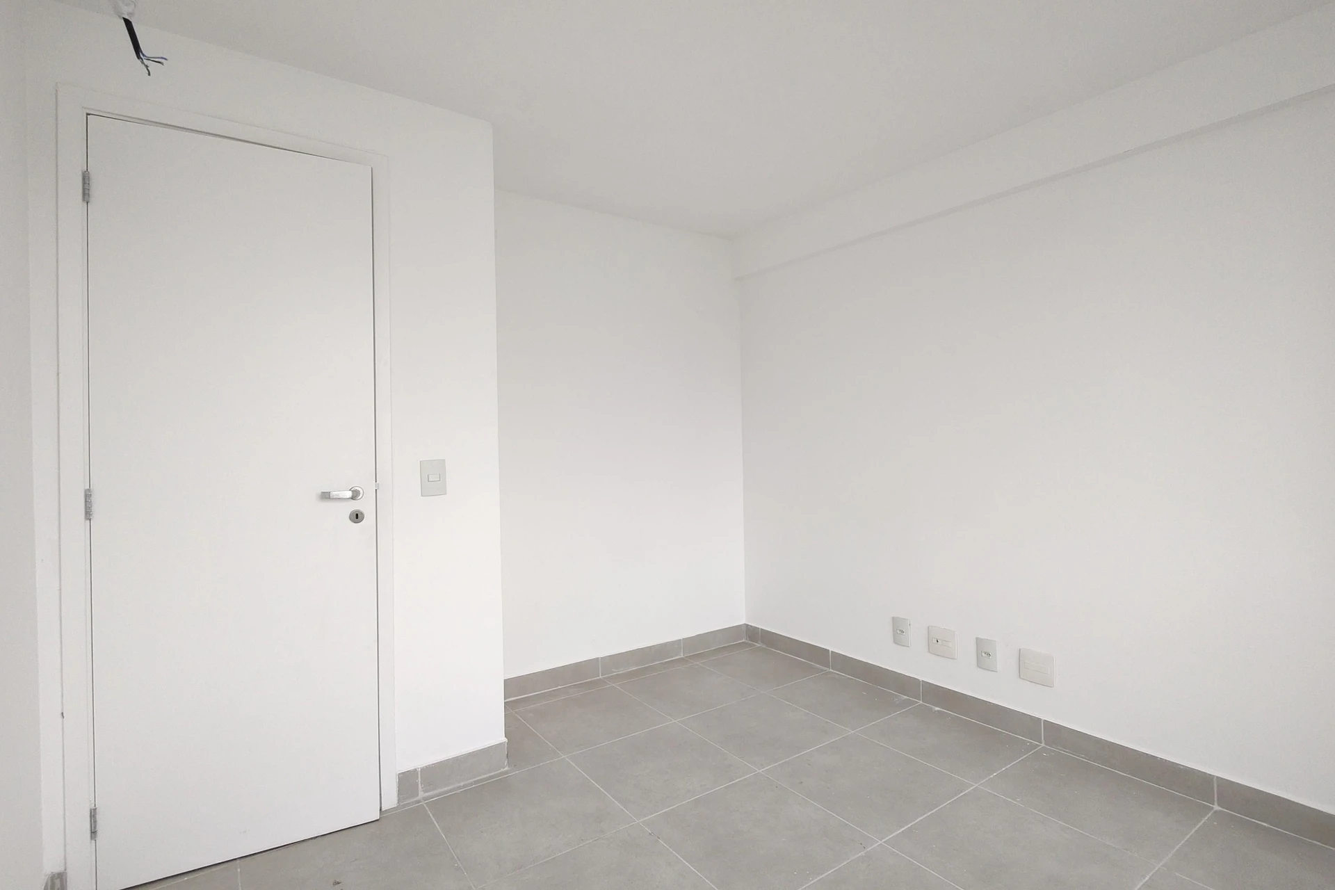 1-bedroom apartment with an open-plan kitchen and parking — photo 36