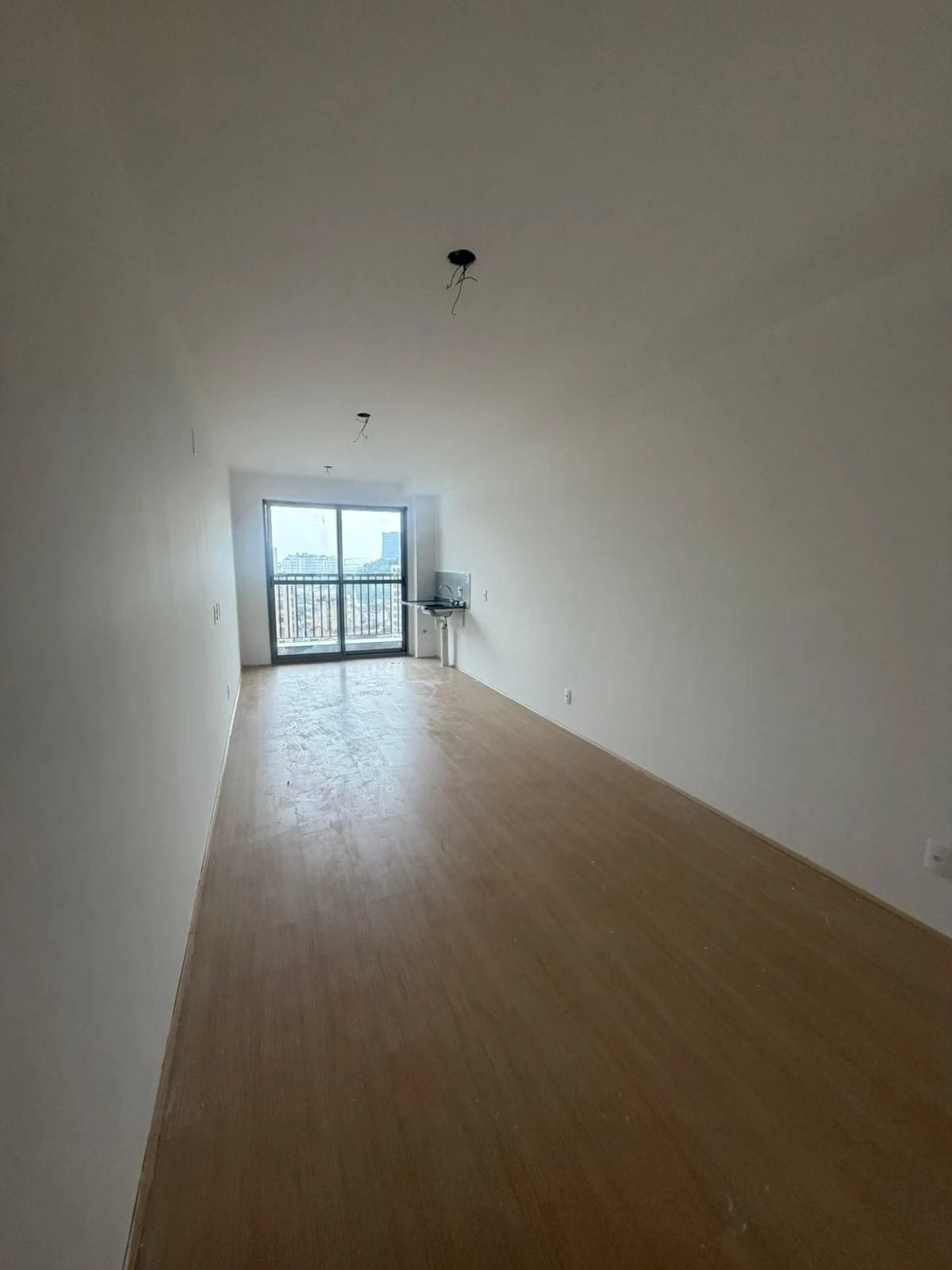 Apartamento de 1 dormitorio con cocina abierta y balcón — photo 15