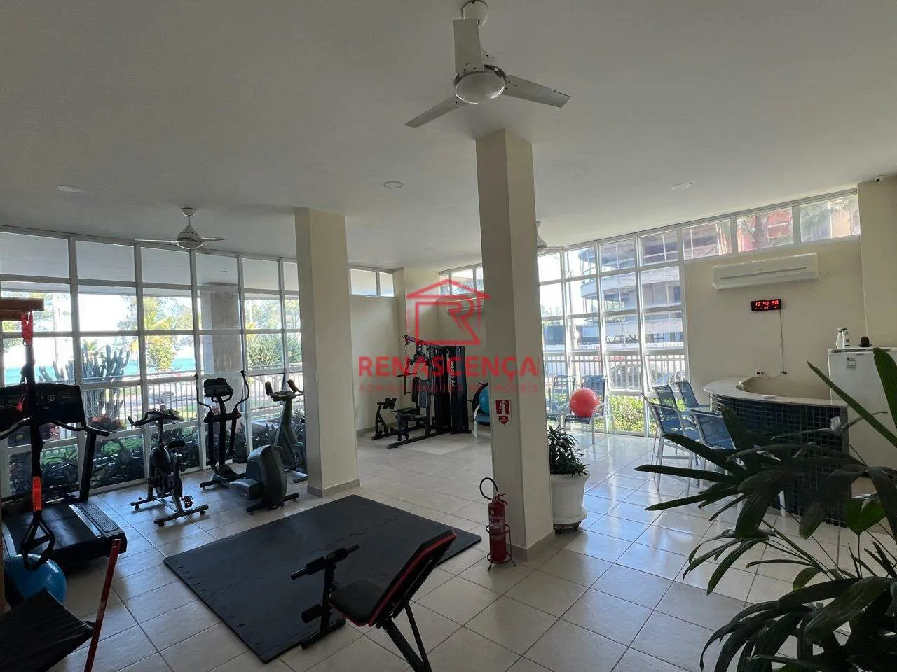 5-bedroom apartment in a building with a gym — photo 12