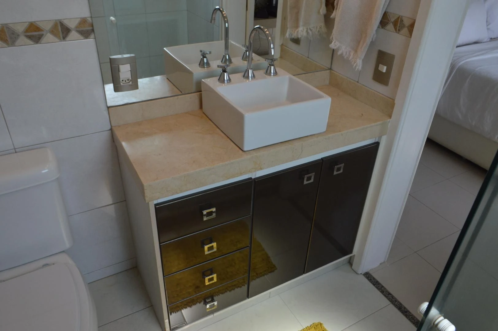 Glass-enclosed balcony in a 3-bedroom apartment, 85 m² — photo 61