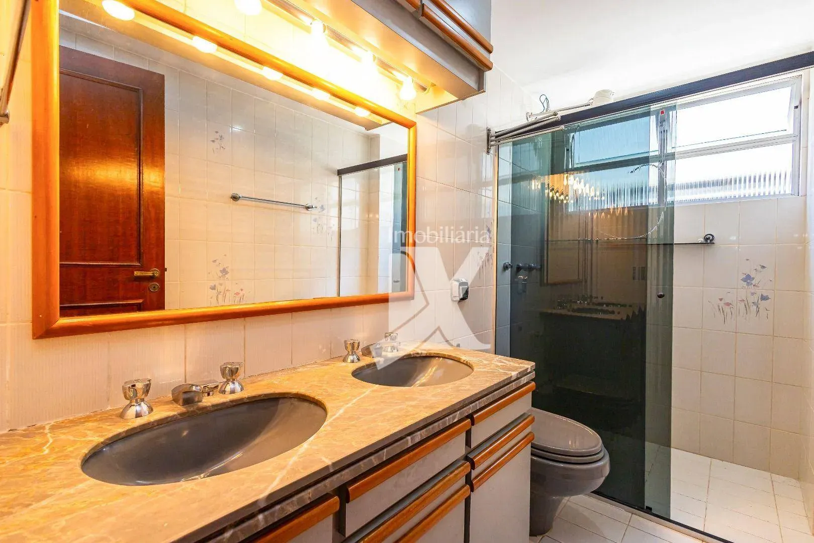 Furnished 3-bedroom apartment with balcony — photo 21