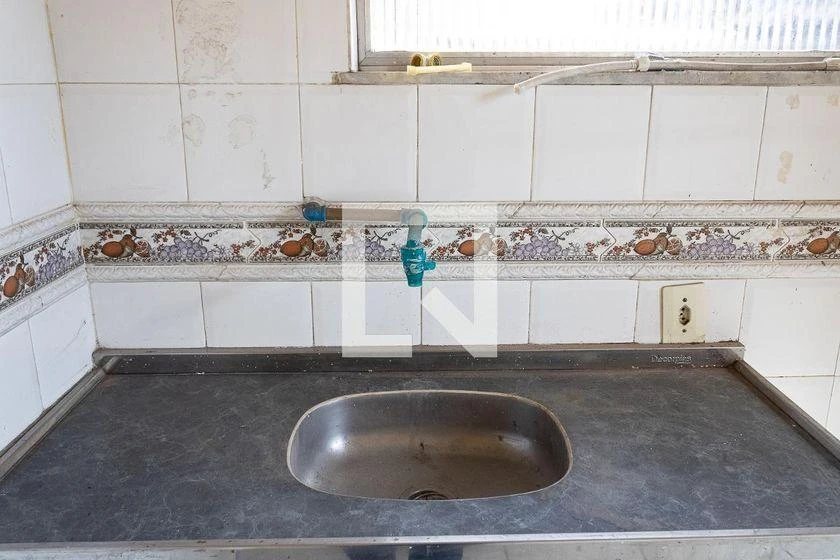 Apartamento para alugar com 2 quartos e varanda