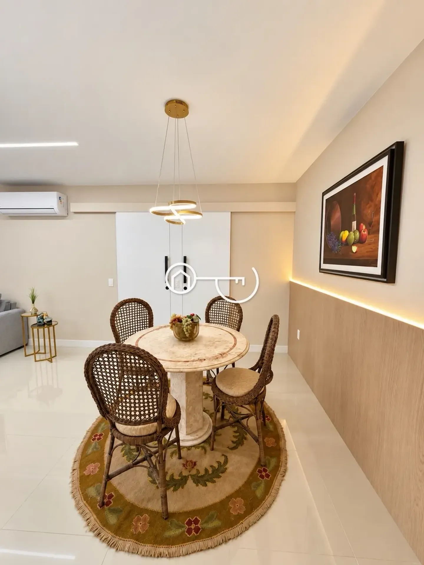 Furnished apartment, 93 m², with a mountain view — photo 10