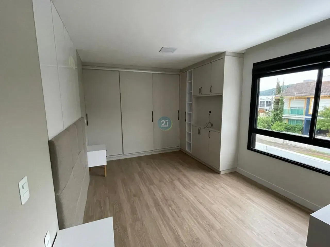 247 m² apartment with 3 en-suite bedrooms and 2 parking — photo 2