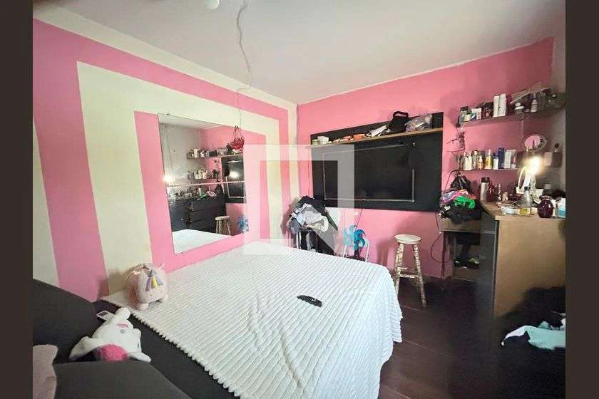 55 m² apartment with 3 bedrooms and a laundry area — photo 3