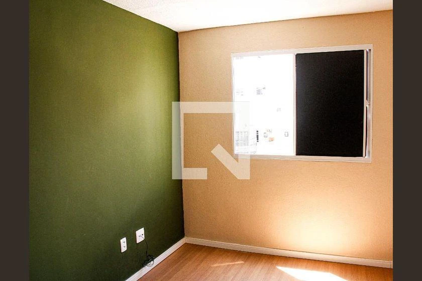 2-bedroom apartment with wood or laminate floors — photo 4