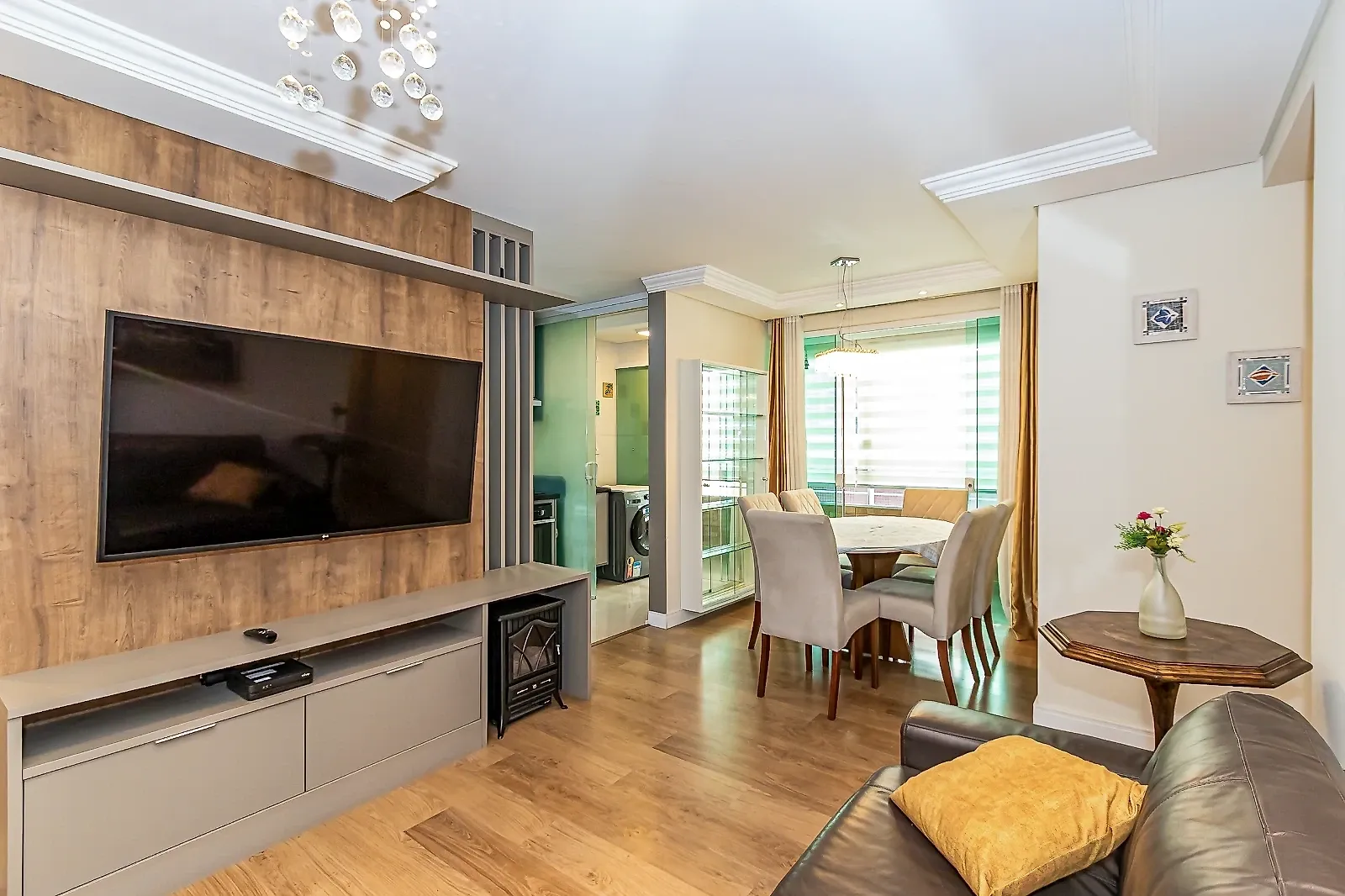 Balcony with a grill in a 3-bedroom apartment, 74 m²