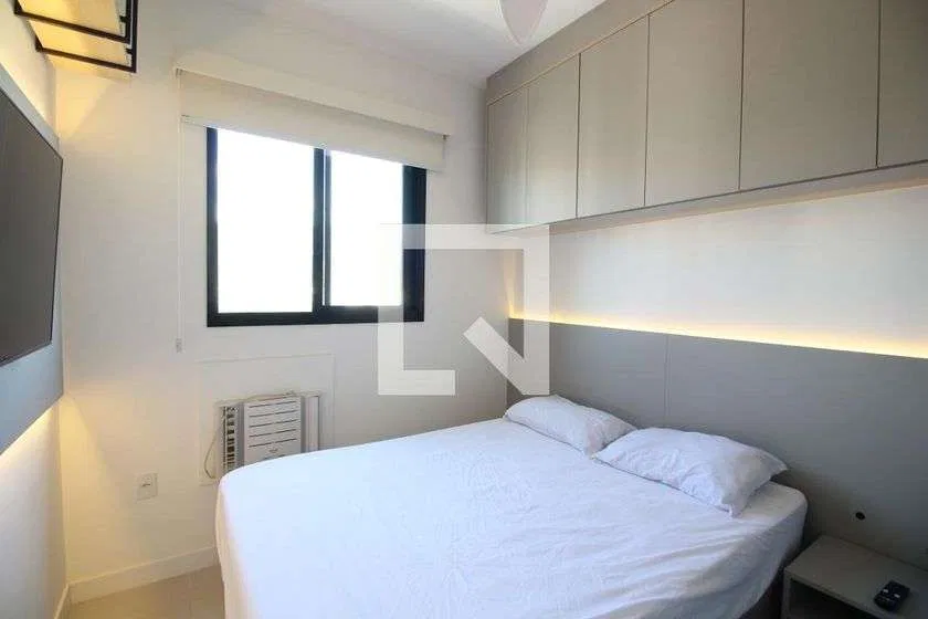Furnished 1-bedroom apartment with open-plan kitchen — photo 3