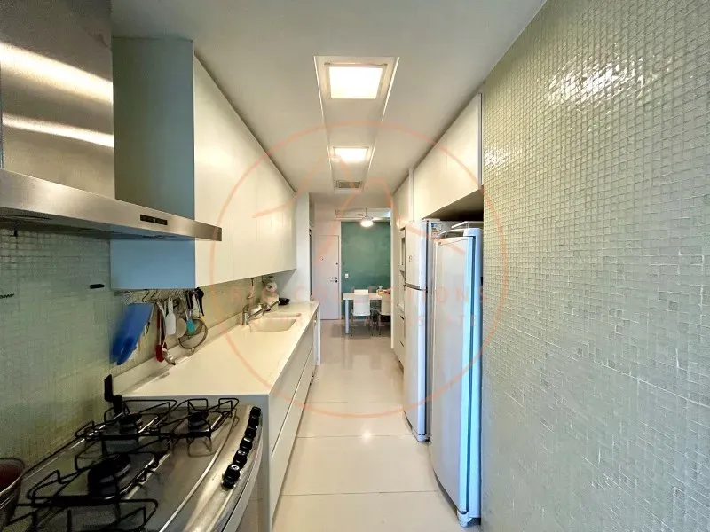 Furnished apartment, 419 m², with a bathtub — photo 48