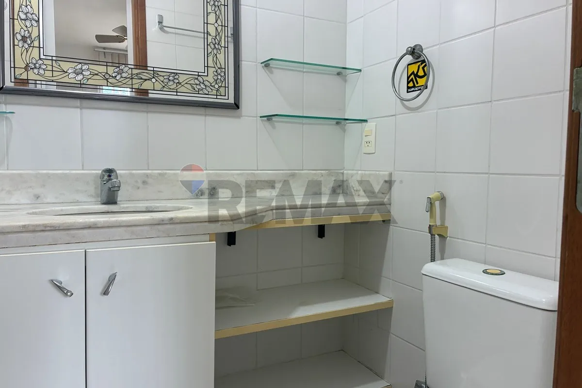 Квартира 90 м² із заскленим балконом та видом на гори — photo 28