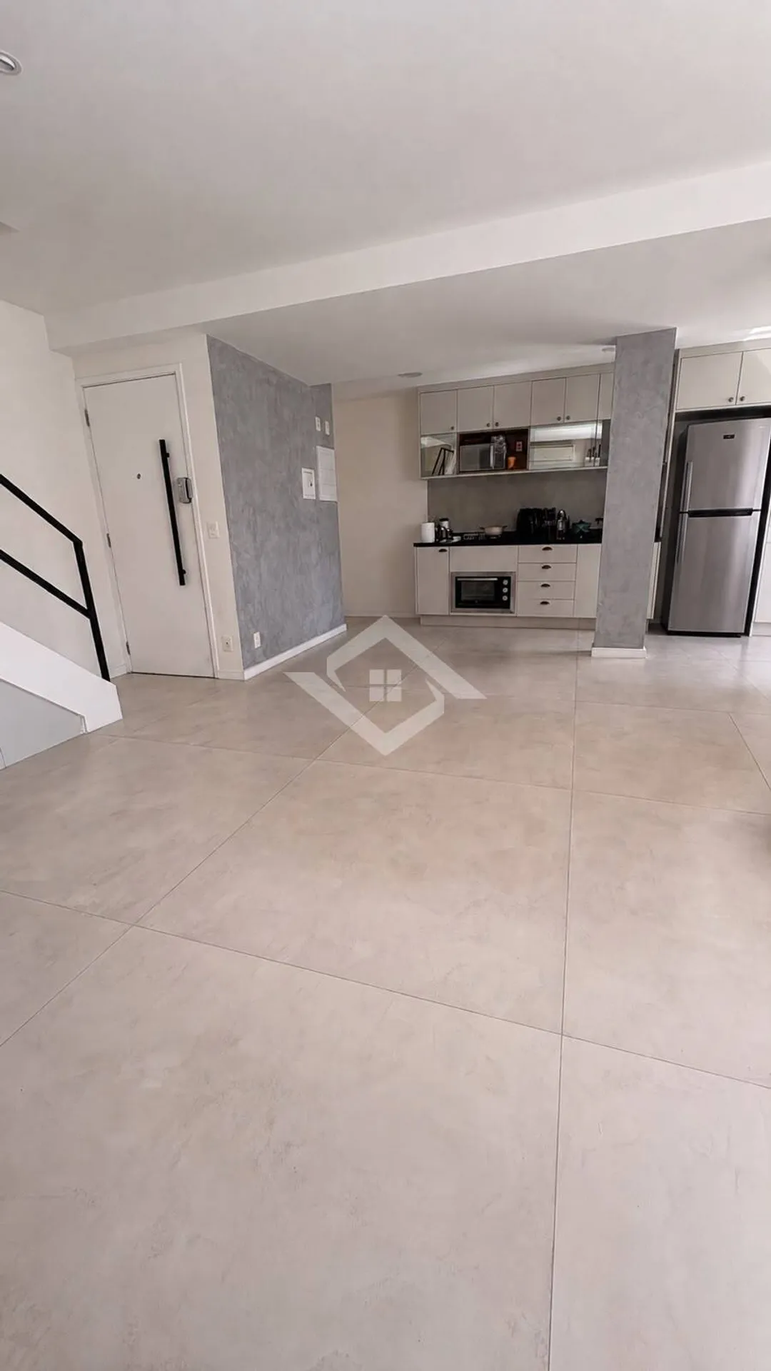 184 m² unfurnished apartment with 3 en-suites and parking — photo 17