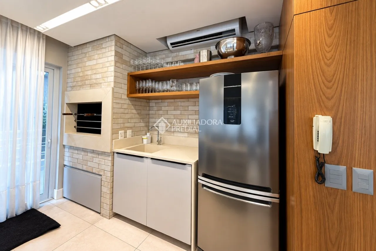Балкон с грилем и 2 спальни: квартира 137 м² — photo 20