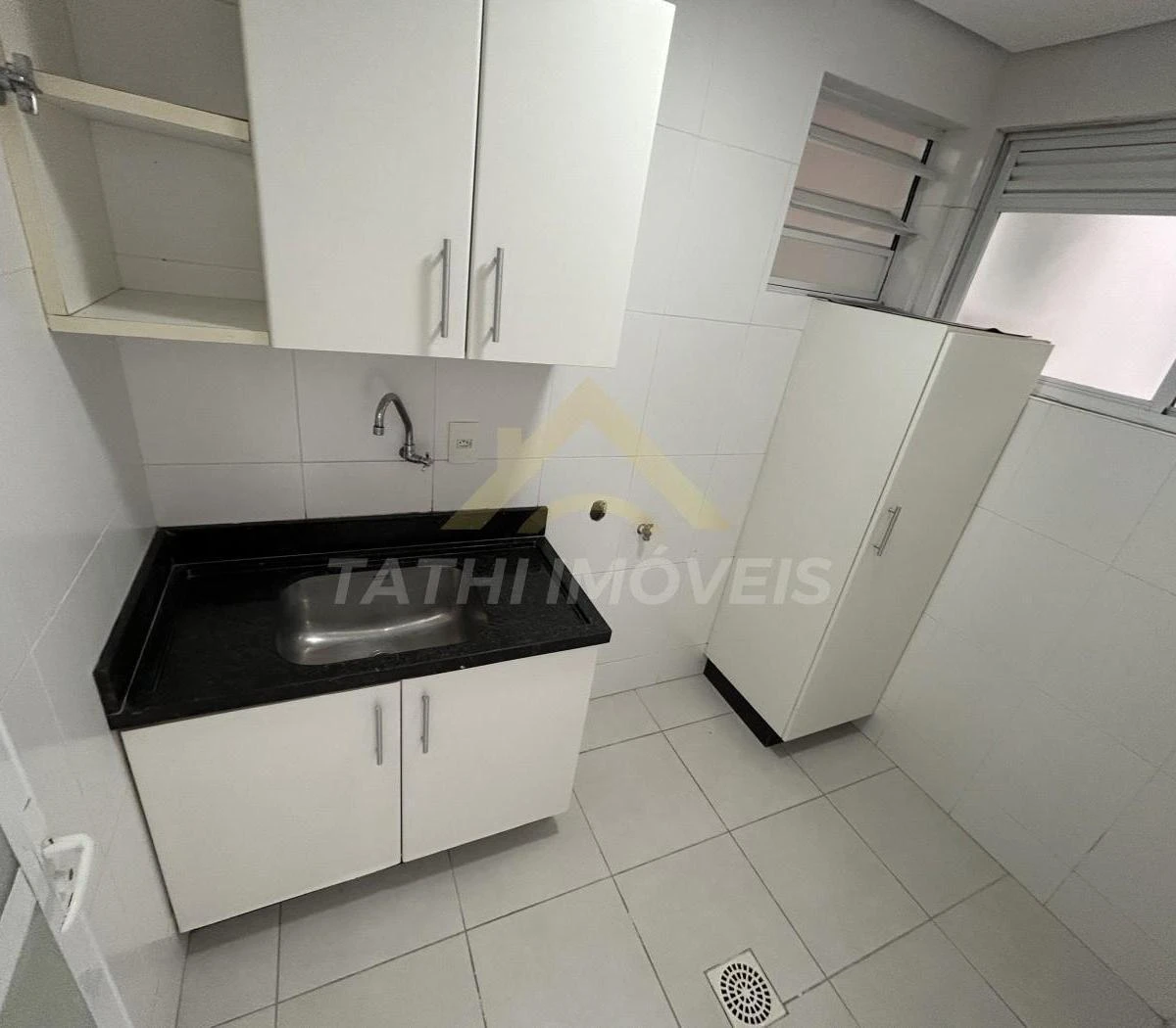 Furnished apartment, 86 m², with a grill on the balcony — photo 4