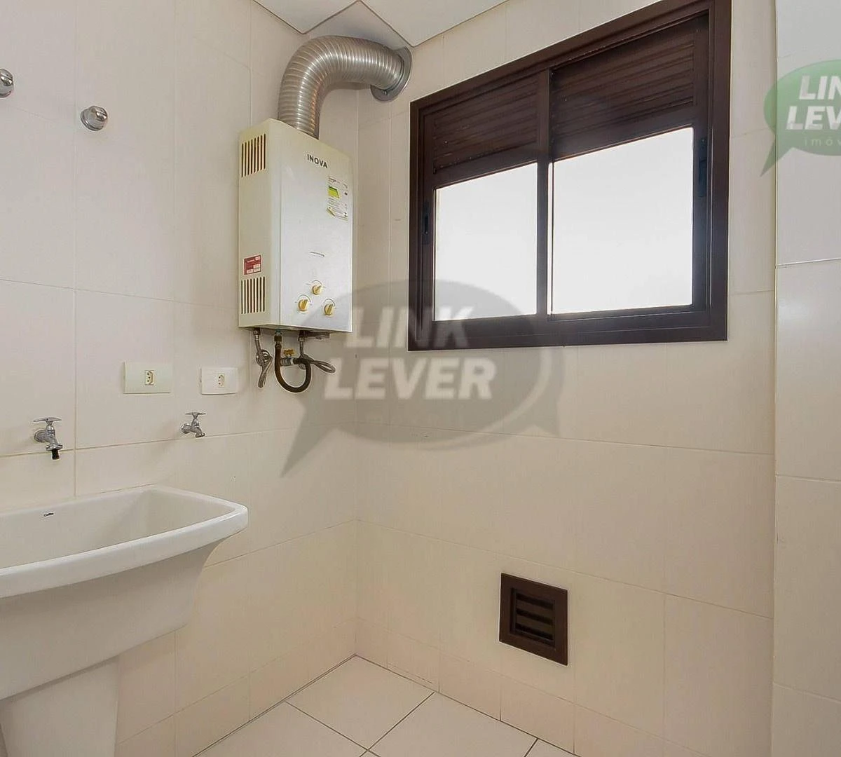 Квартира: 3 спальні, 1 з власною ванною кімнатою, 66 м² — photo 7