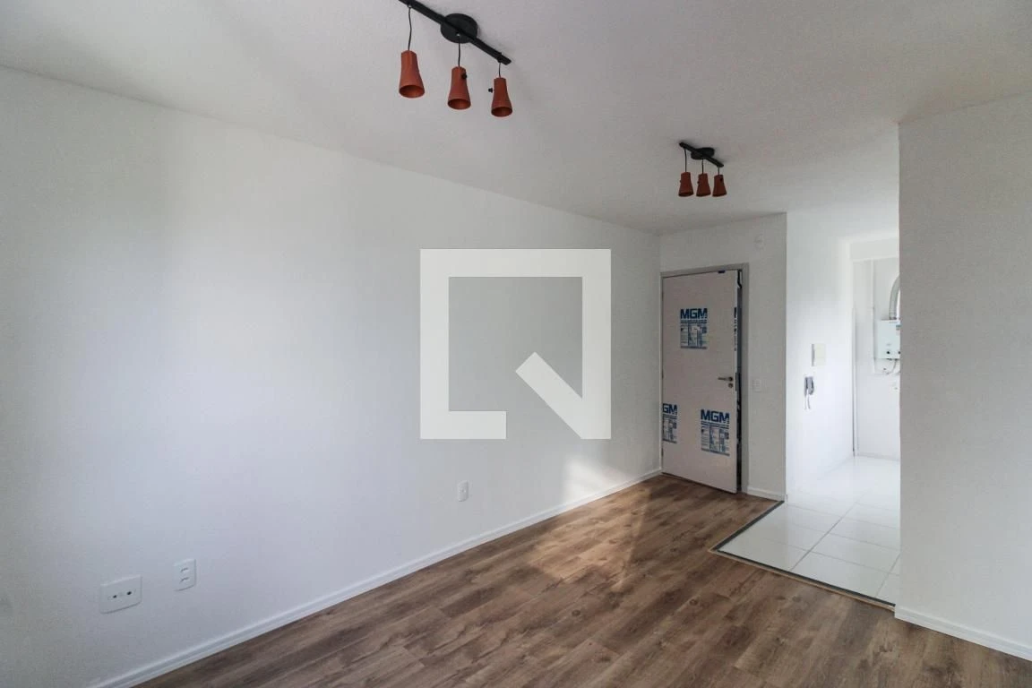 Balcony with a grill in a 2-bedroom apartment, 43 m² — photo 31