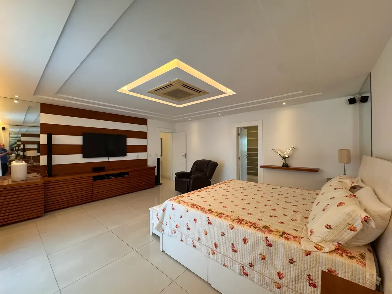 Furnished 800 m² house on the 4th floor with 8 parking spots — photo 19