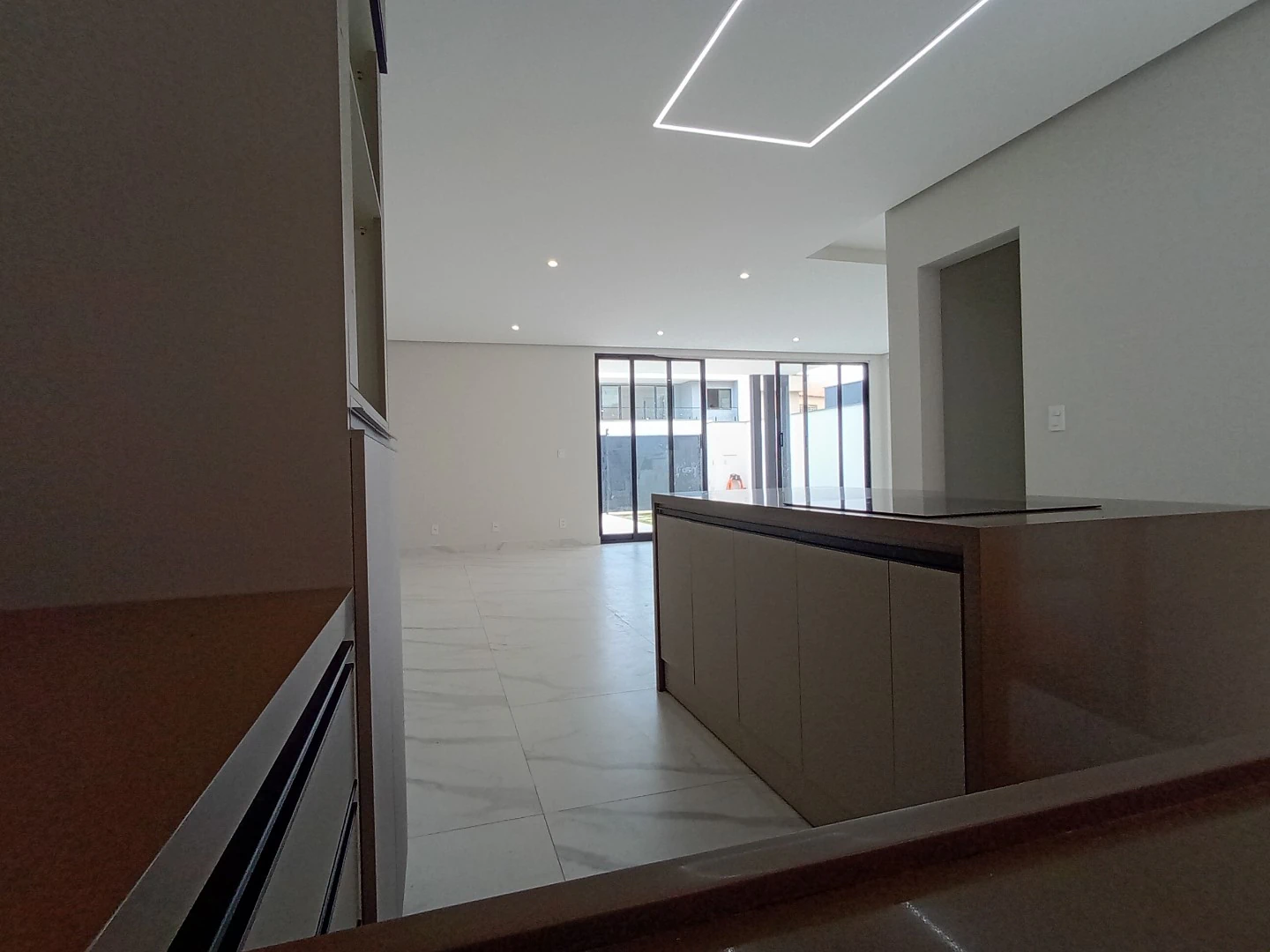 Condo house with open-plan kitchen and 3 en-suites — photo 10