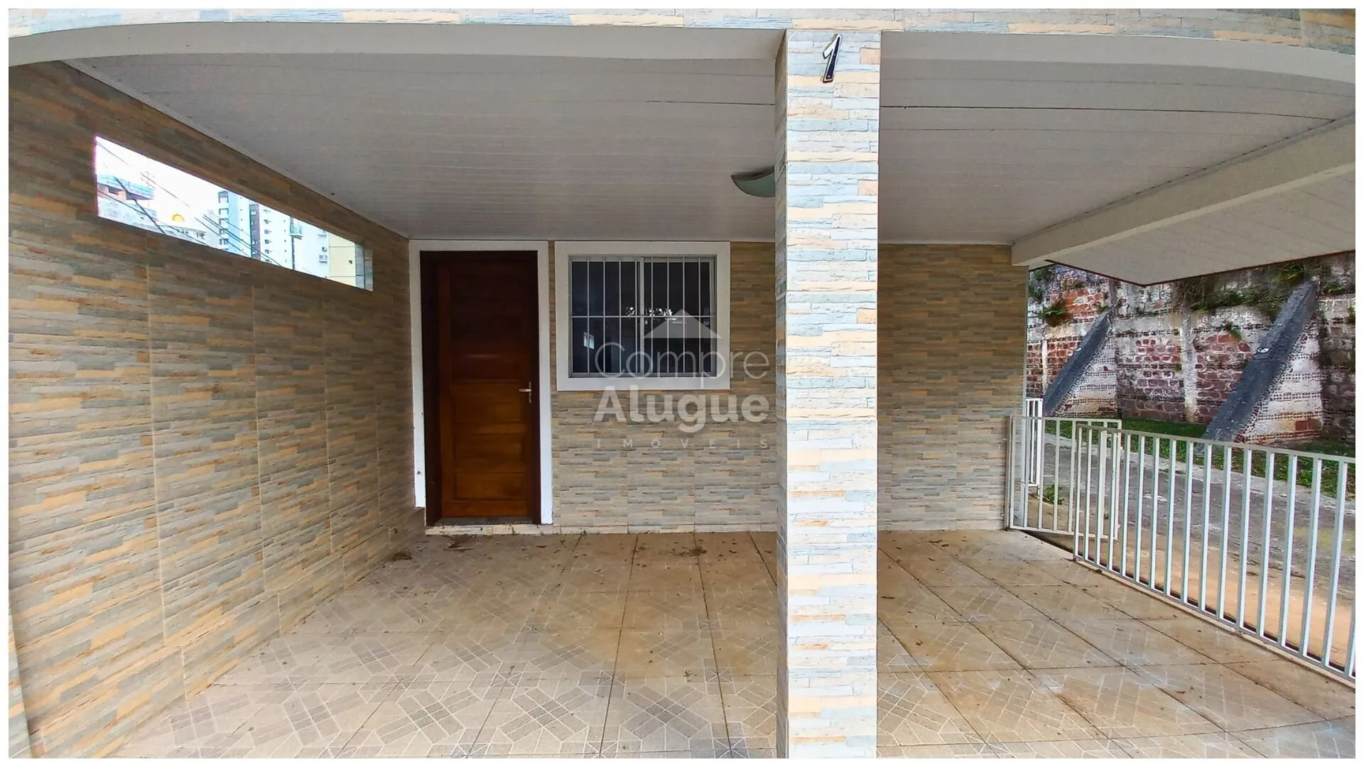 Casa con 3 dormitorios y rincón de cocina compacto — photo 23