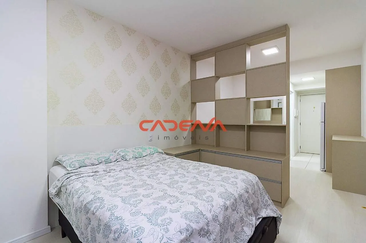 Furnished studio in a building with a gym