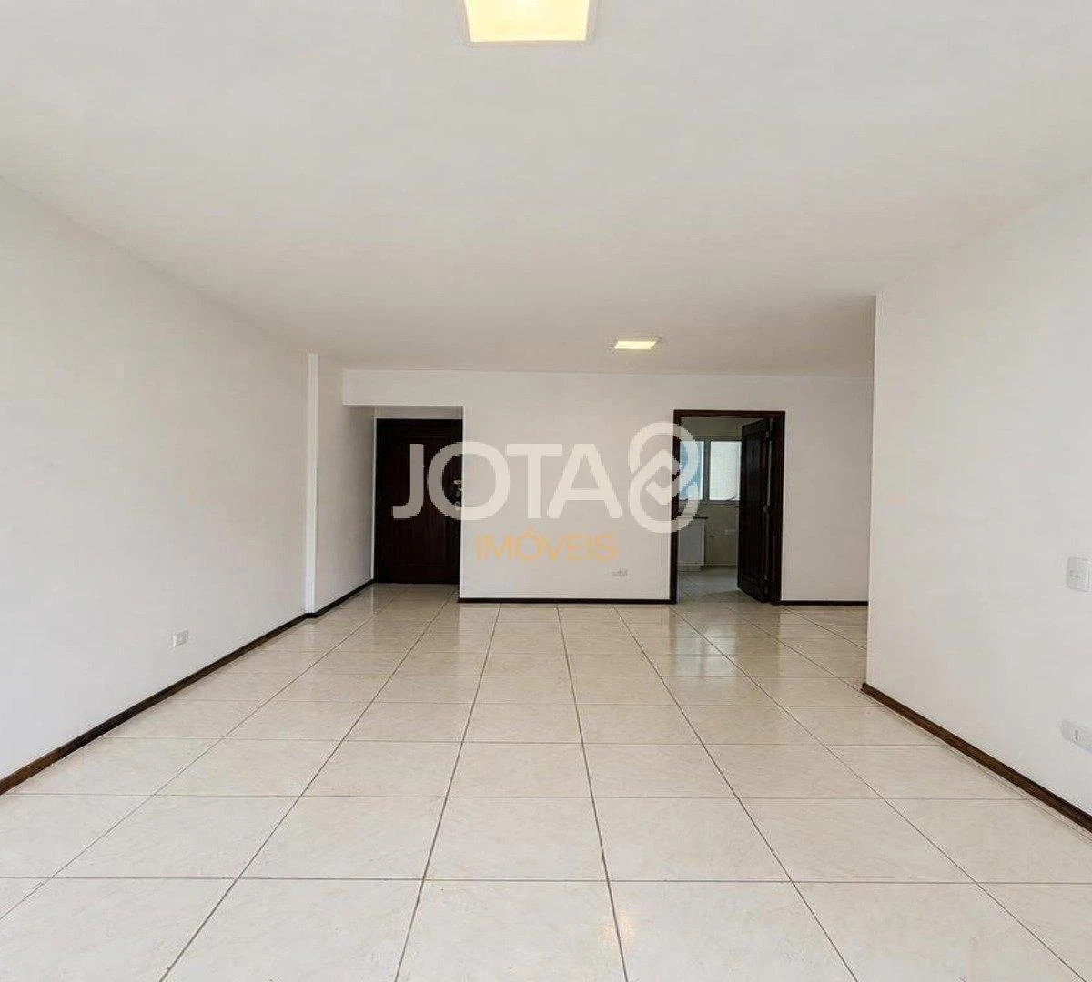 3-bedroom apartment in a building with a gym — photo 12