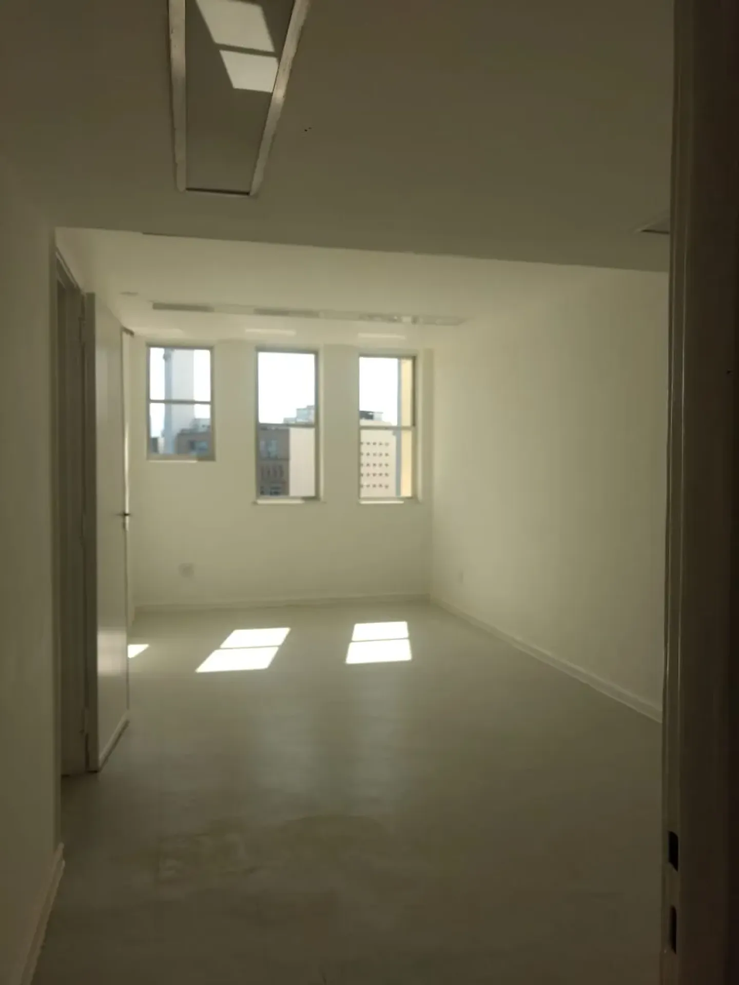 Unfurnished 2-bedroom apartment on 13th floor, 80 m² — photo 9