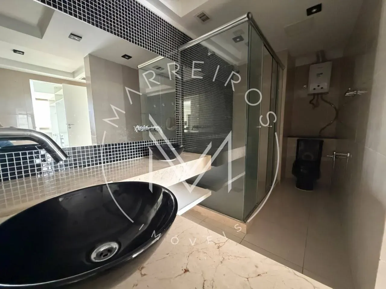 4-bedroom apartment in a building with a sauna — photo 15