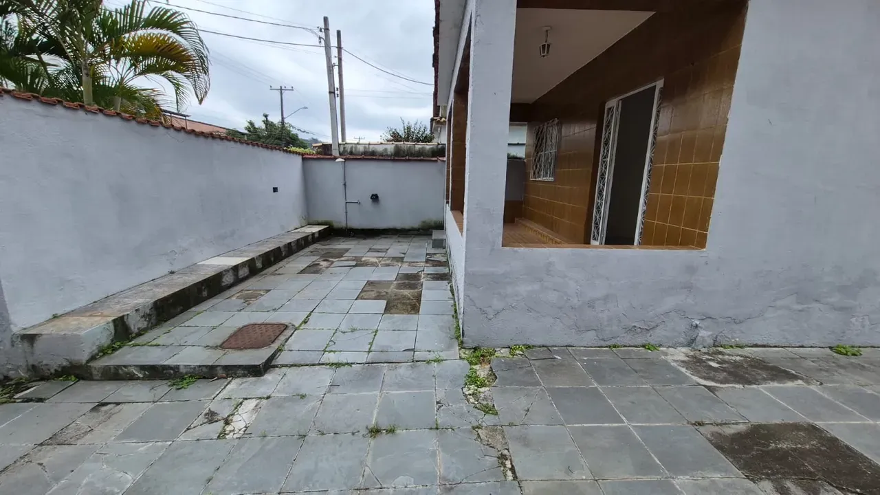 Linear street-facing house with 2 bedrooms and a backyard — photo 15