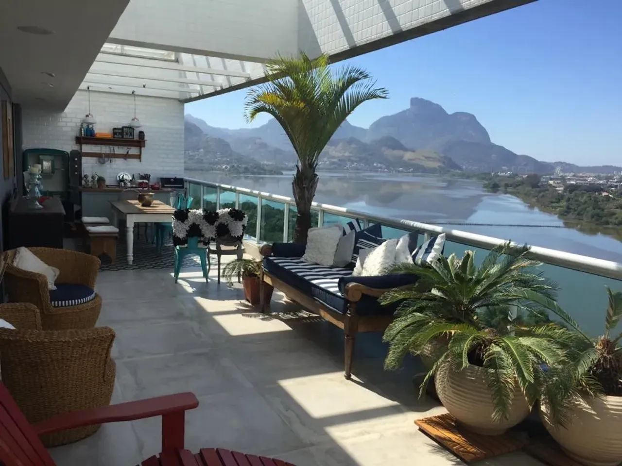 Apartamento mobiliado de 195 m² com 3 quartos