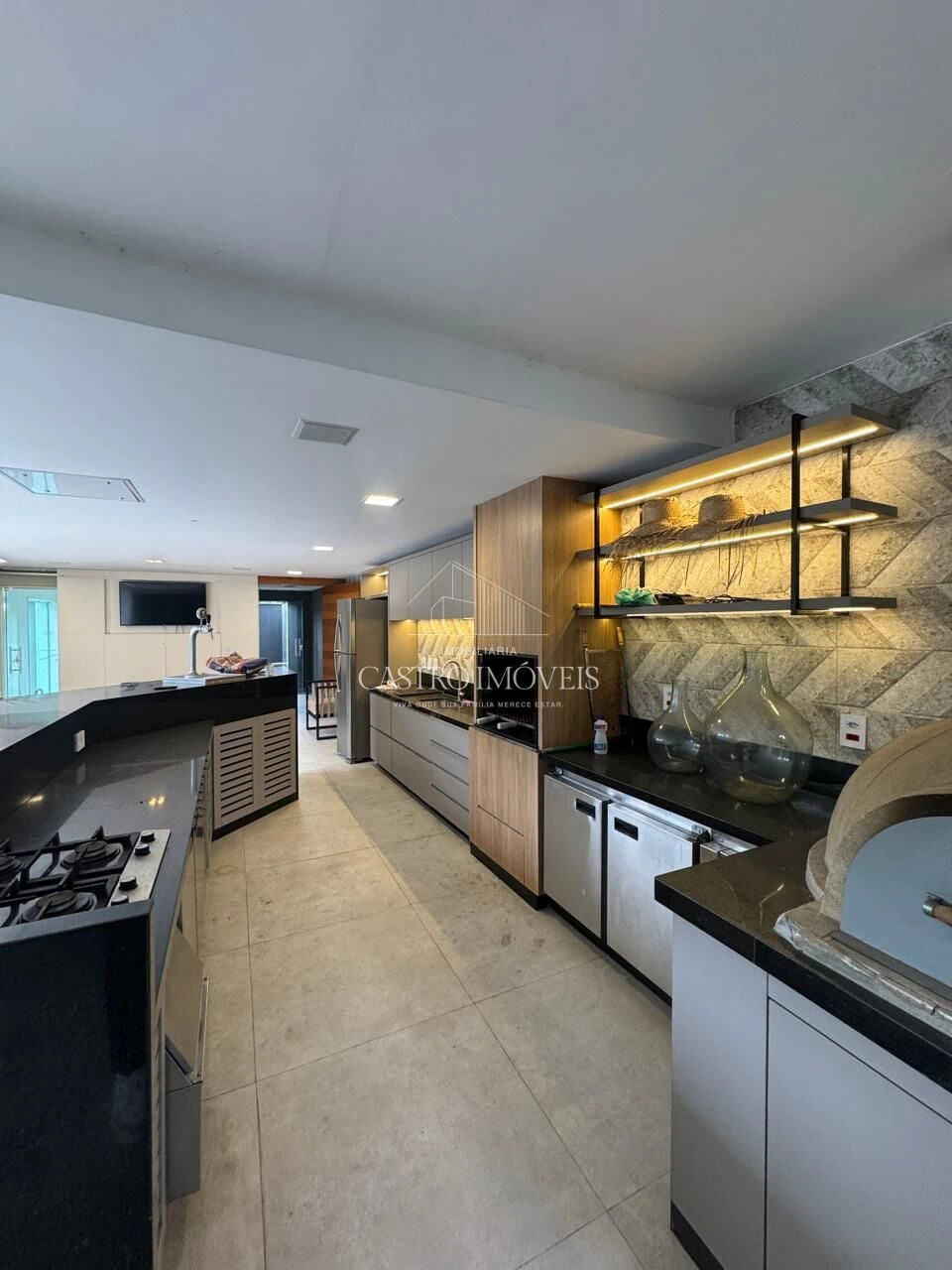 Furnished 715 m² house with 5 en-suites and 4 parking — photo 6