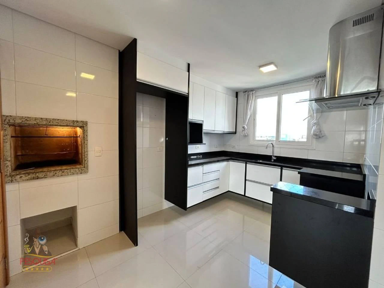 4-bedroom apartment with a bathtub — photo 2