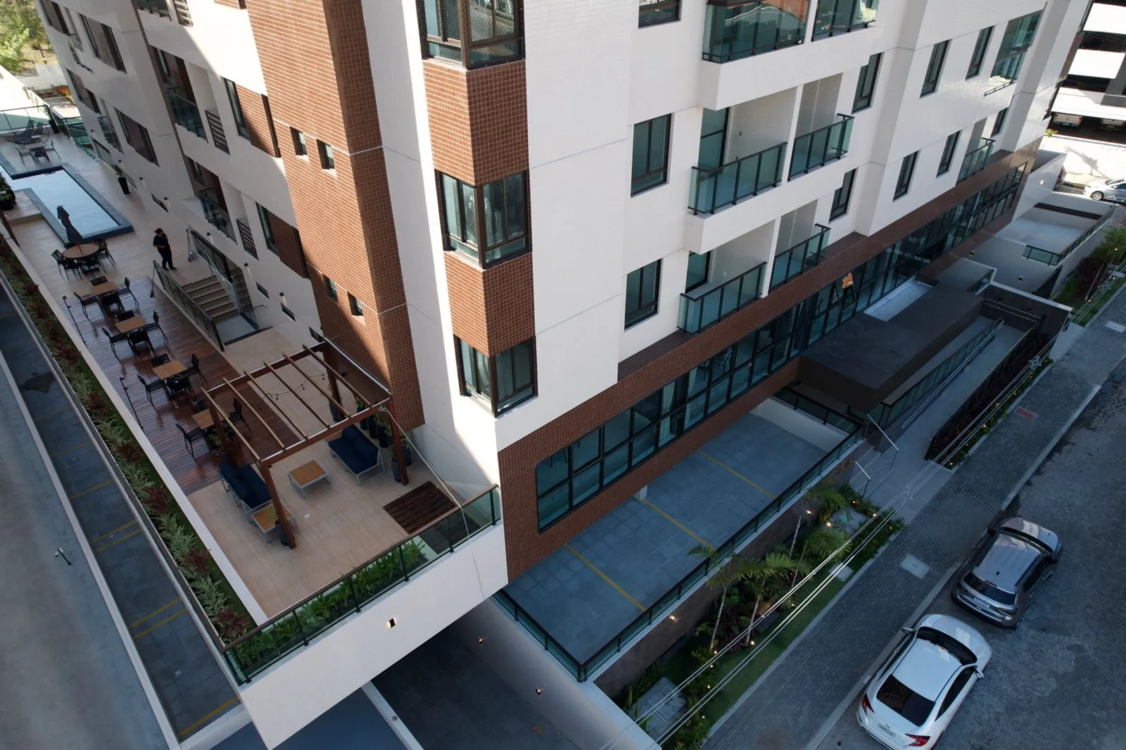 3-bedroom apartment in a building with a coworking space — photo 20