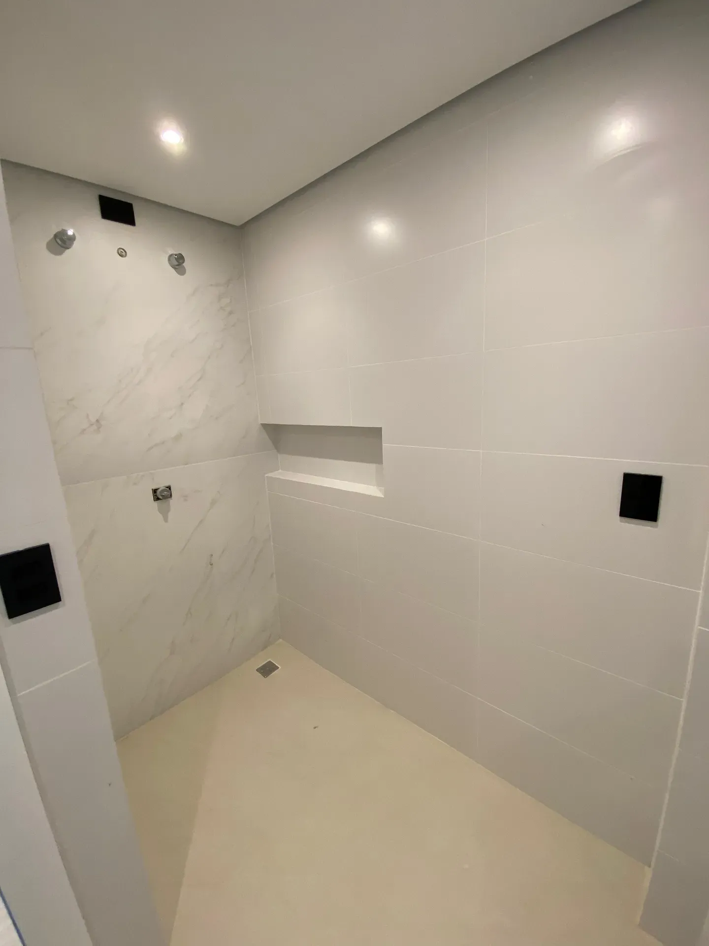 House in a gated community with 3 bedrooms and 5 baths — photo 32