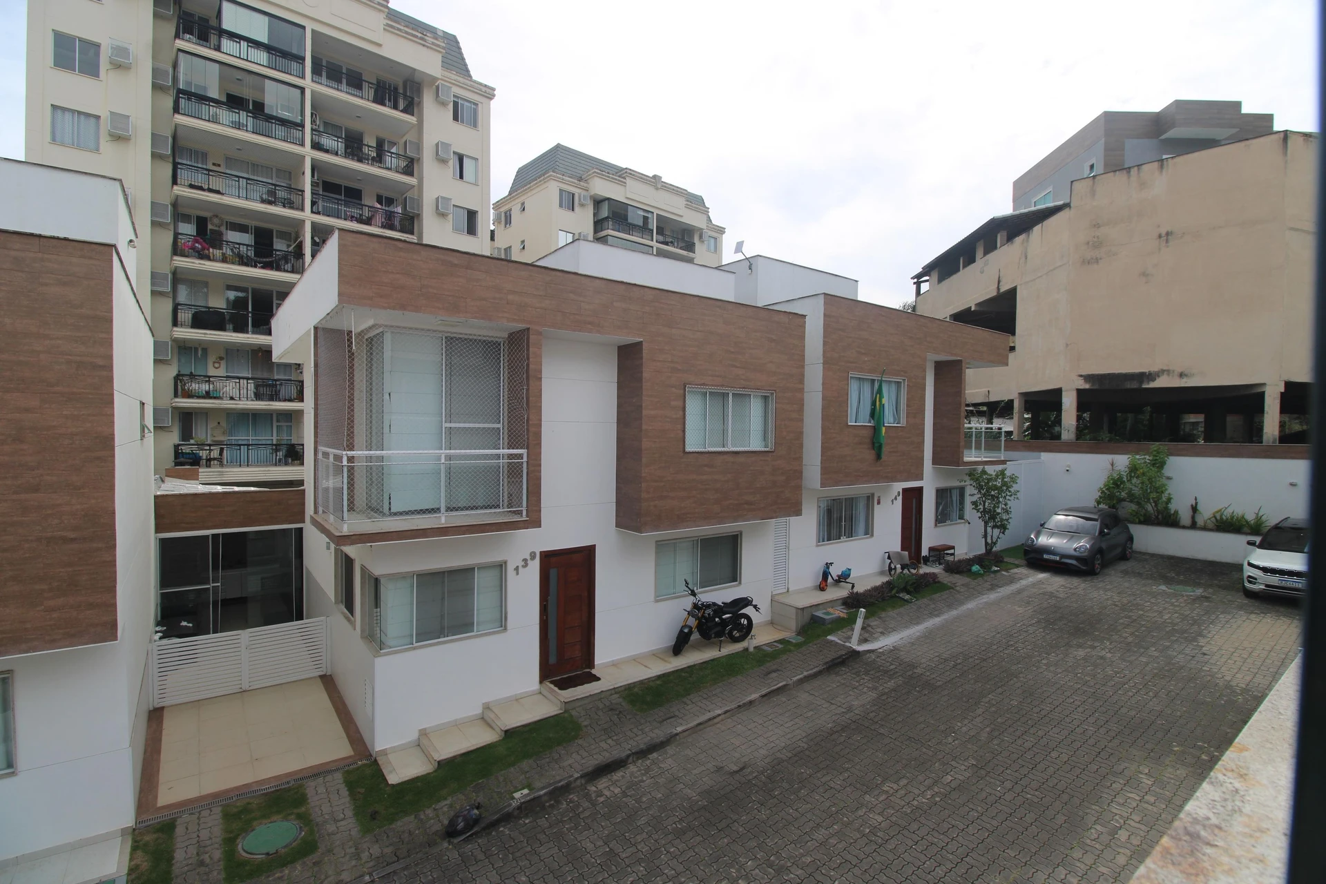 3-bedroom house with a grill on the balcony — photo 30