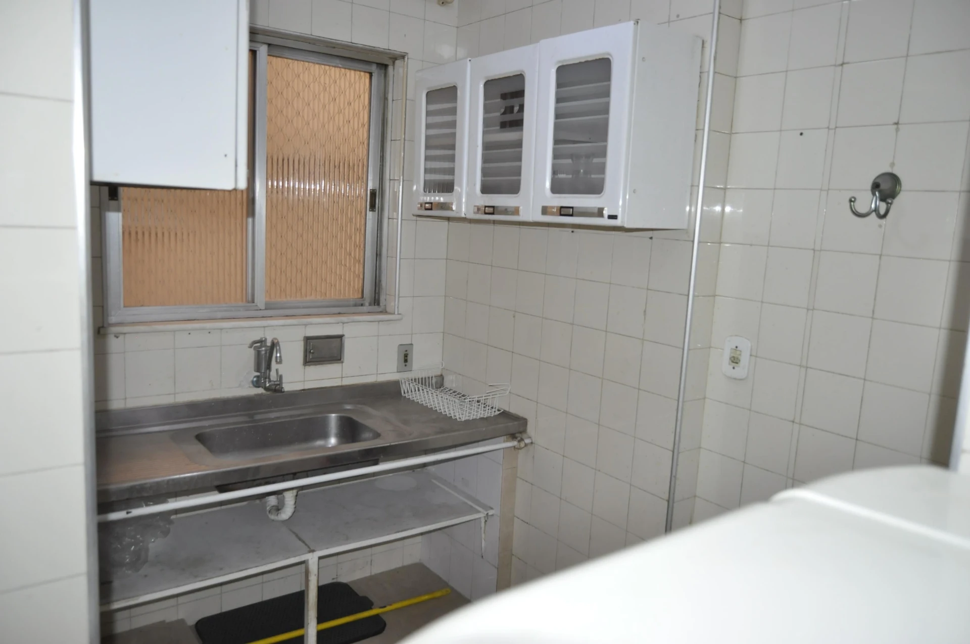 Furnished apartment, 64 m², with wood or laminate floors — photo 2