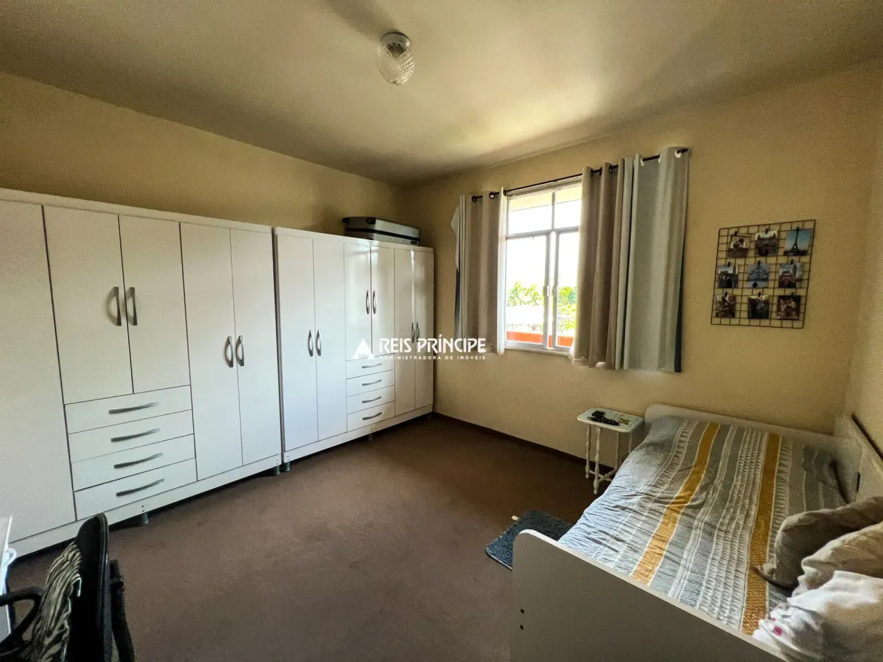 House with 4 bedrooms and a gas stove kitchen — photo 20