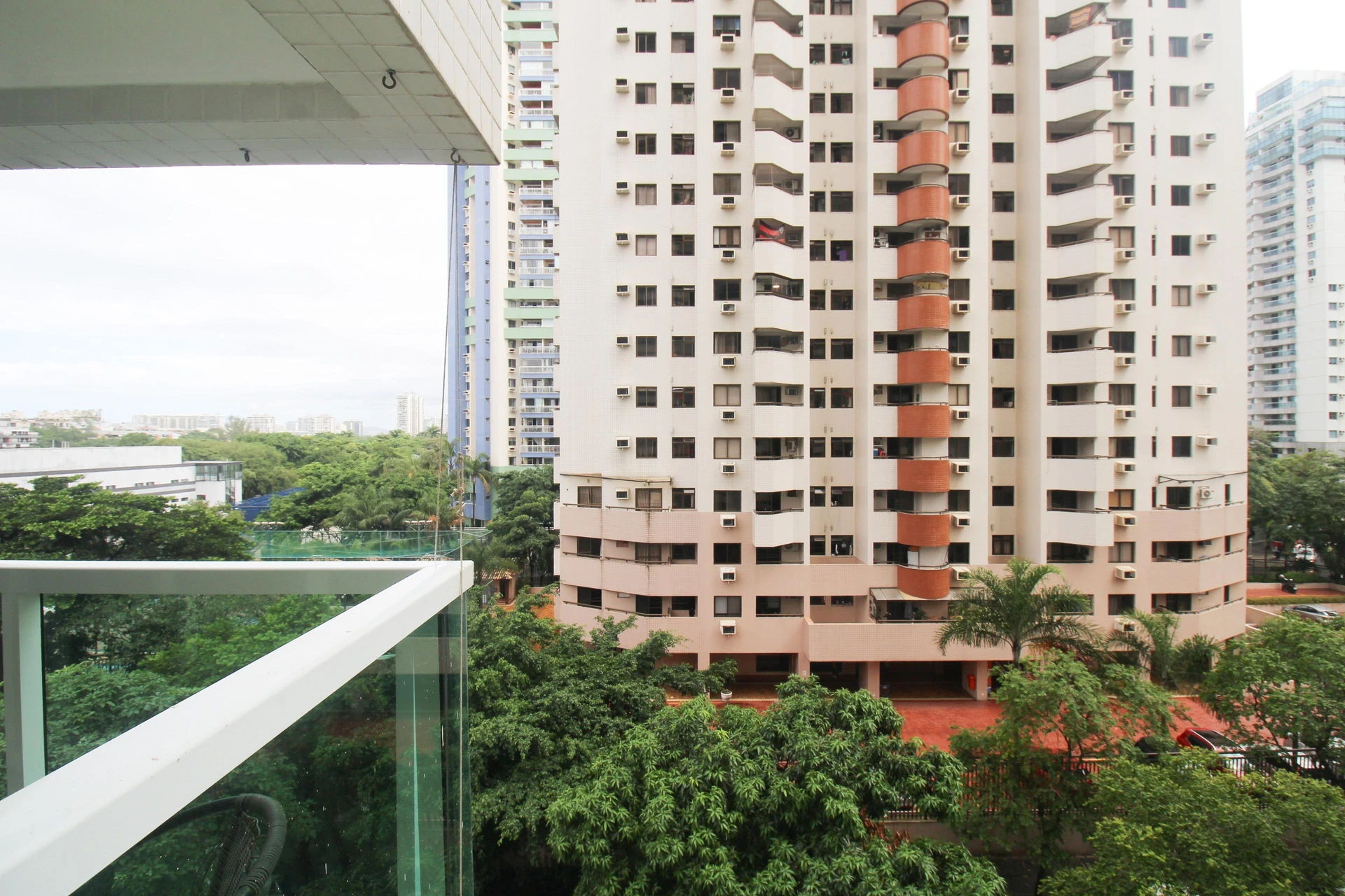 Apartamento mobiliado com 2 quartos e varanda envidraçada — photo 12